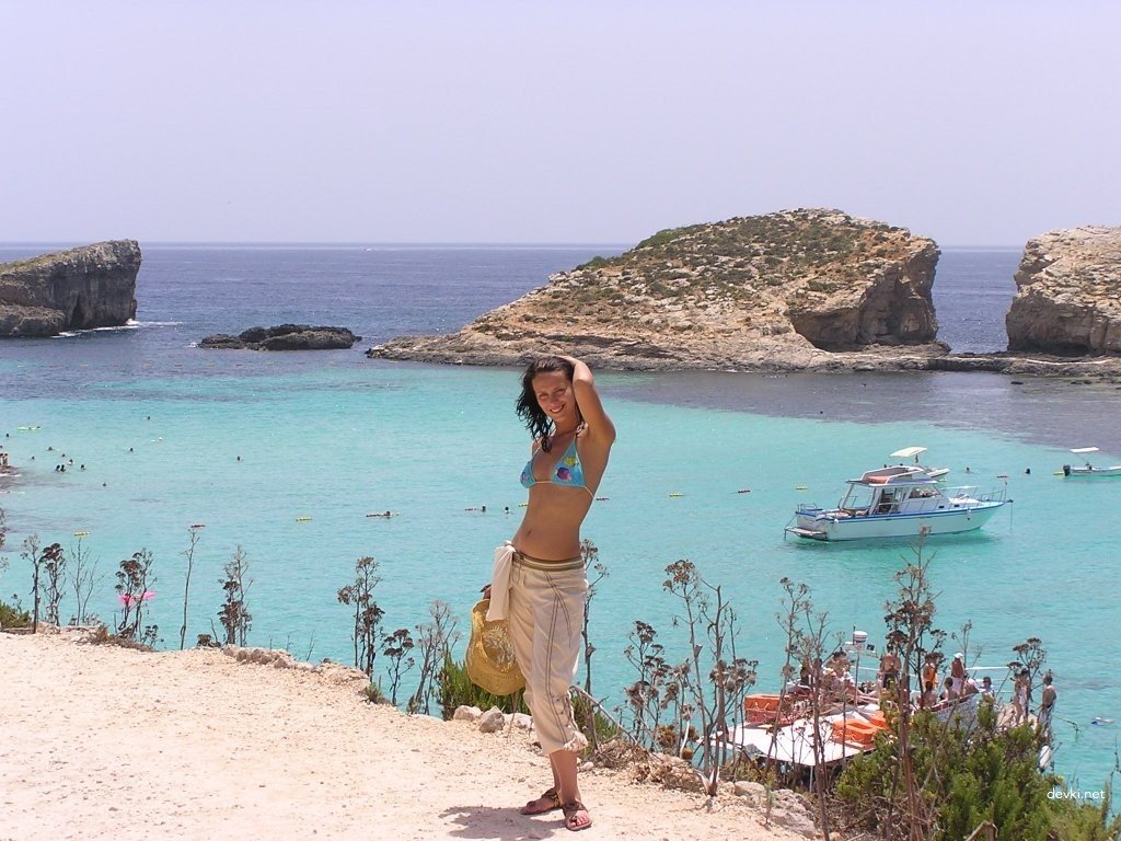 Sexy Girl Loves Sucking Cock and Posing Nude - Amateur Porn Pic