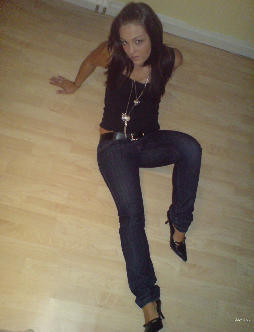 Beautiful girl gives a blowjob - Amateur porn photo with explicit oral sex action