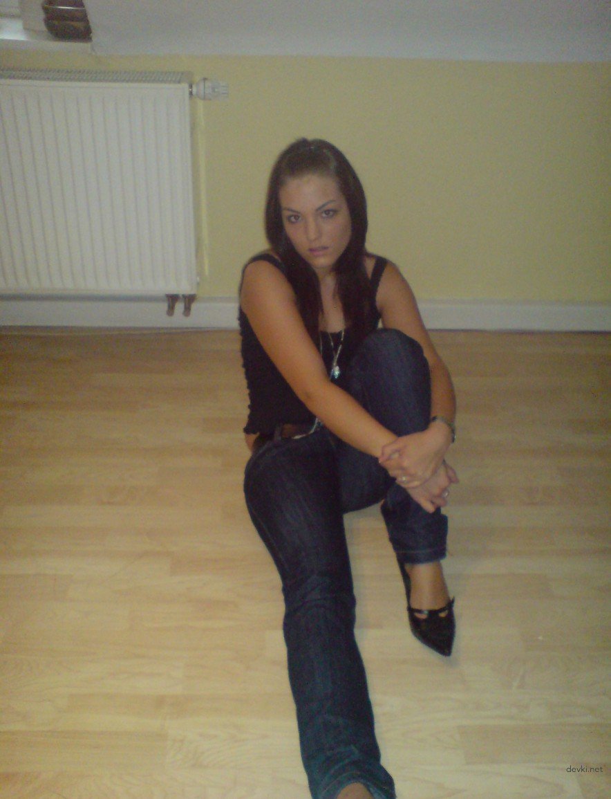 Beautiful girl gives a blowjob - Amateur porn photo with explicit oral sex action