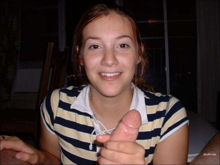 Beautiful Girls Giving Blowjob - Explicit Amateur Porn Photos