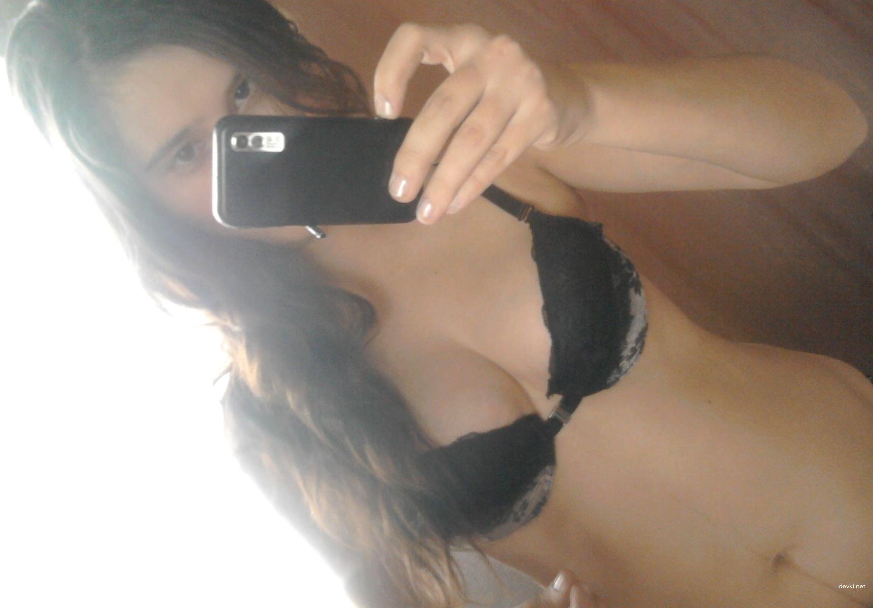 Explicit Amateur Porn: Girl Without Panties Exposing All in Sexy Photo Shoot