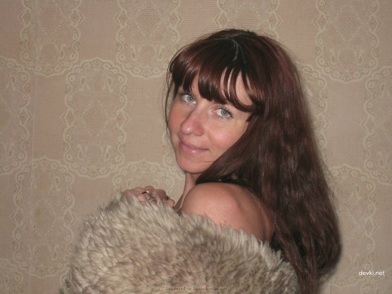 Desperate MILF Craving Cock: Amateur Porn Photo of Lonely Woman in Need of Hardcore Fucking