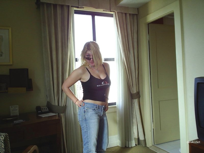 Curvy Babe Engages in Hardcore Sex - Amateur Porn Photo