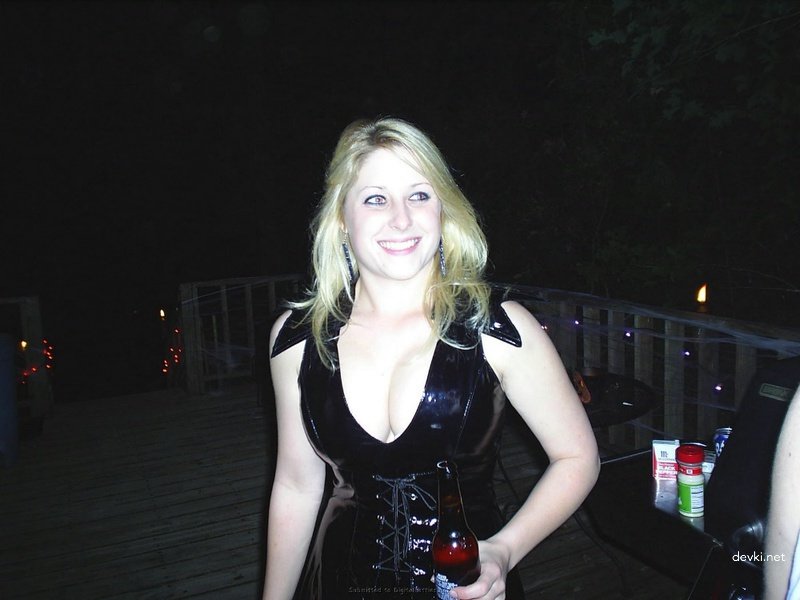 Curvy Babe Engages in Hardcore Sex - Amateur Porn Photo