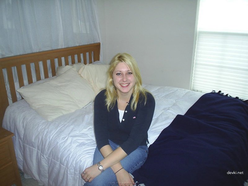 Curvy Babe Engages in Hardcore Sex - Amateur Porn Photo