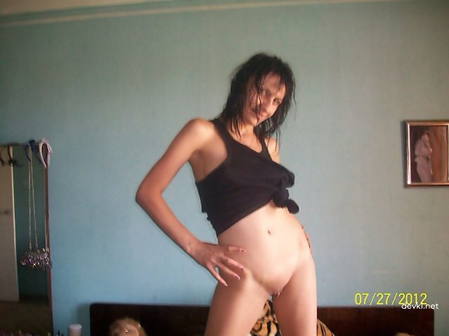 Amateur Girl's Explicit Homemade Porn Photos - Uncensored XXX Pics