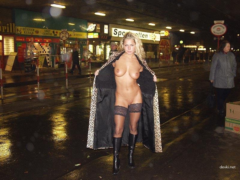 Stunning Busty Blonde Amateur Exposing Her Assets