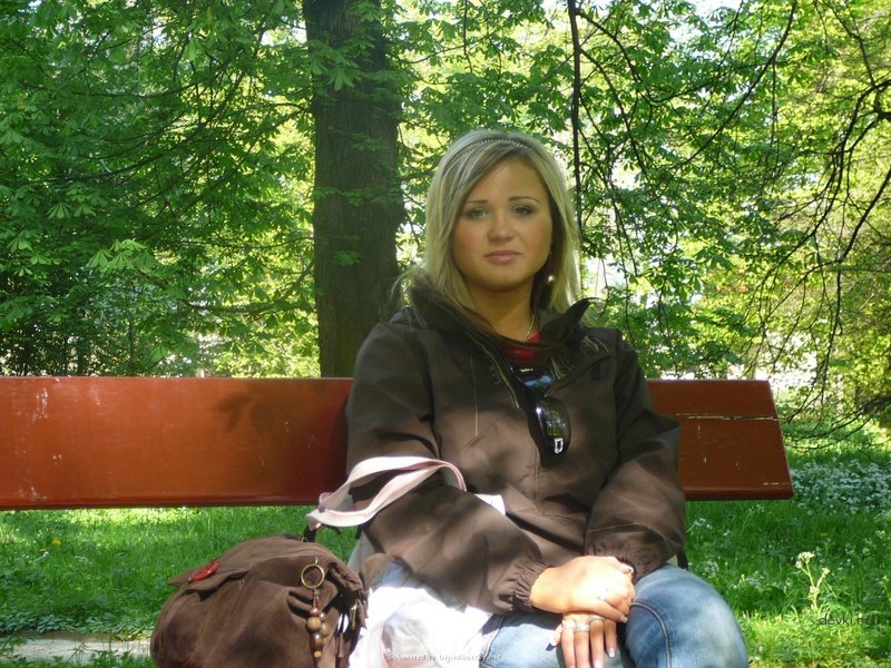 Big Tits Amateur Babe Exposed: Explicit Photos