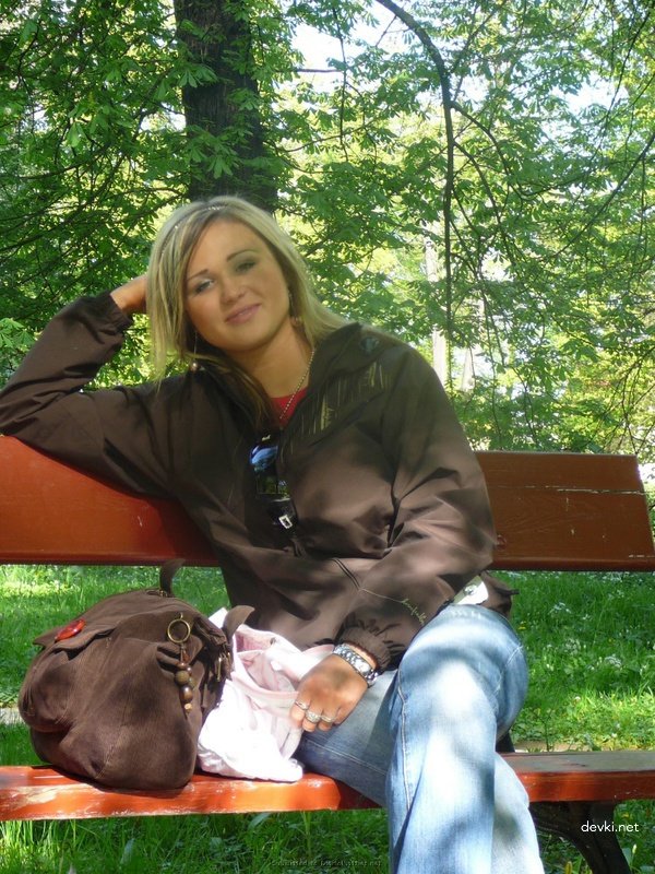 Big Tits Amateur Babe Exposed: Explicit Photos