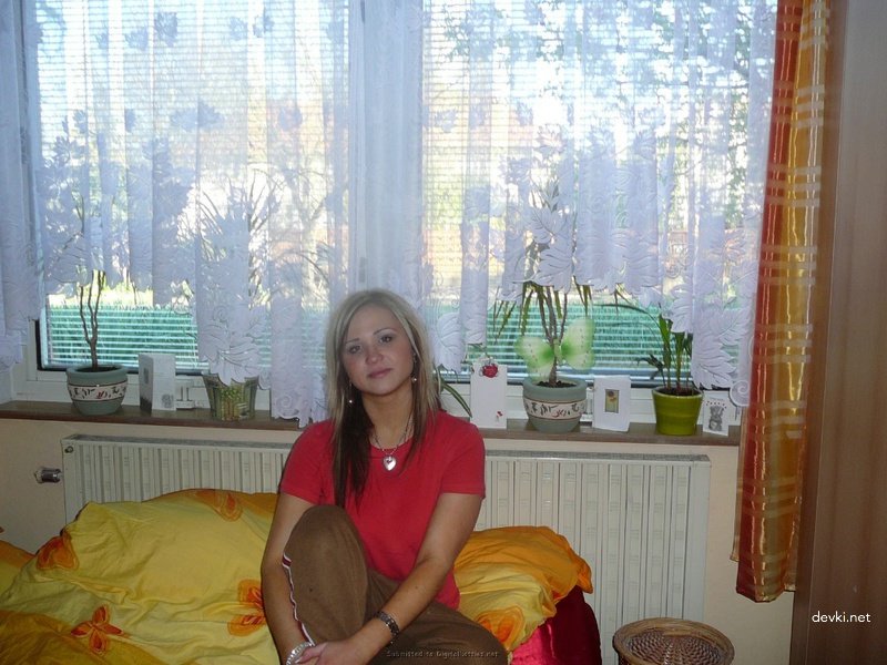 Big Tits Amateur Babe Exposed: Explicit Photos