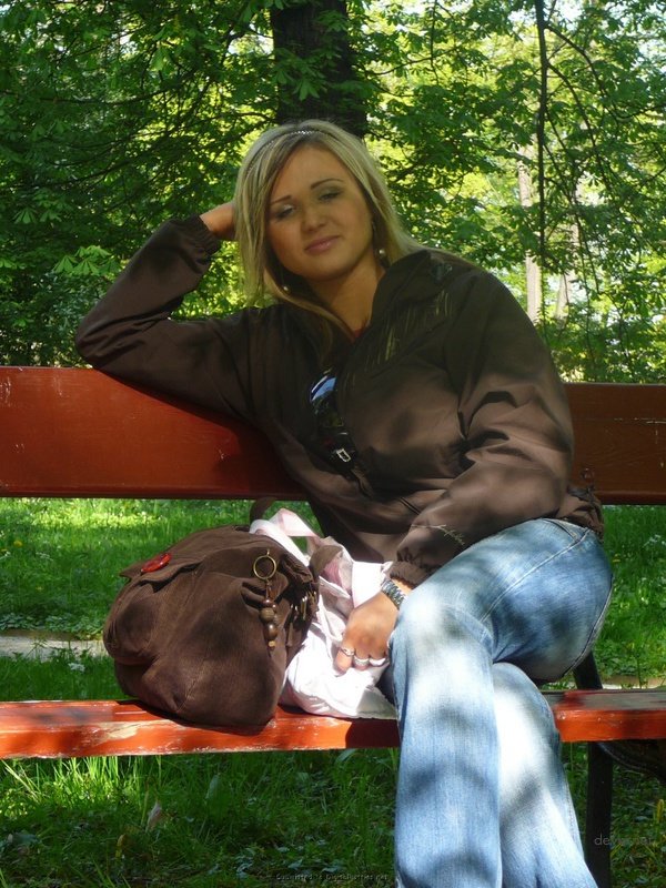 Big Tits Amateur Babe Exposed: Explicit Photos