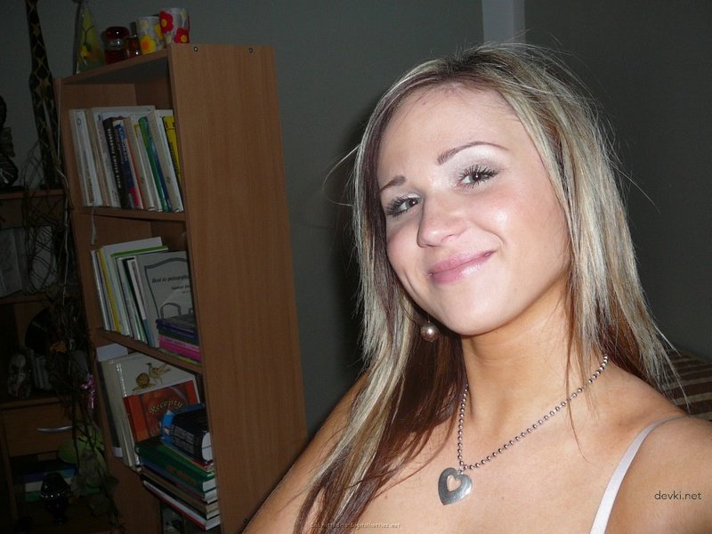 Big Tits Amateur Babe Exposed: Explicit Photos