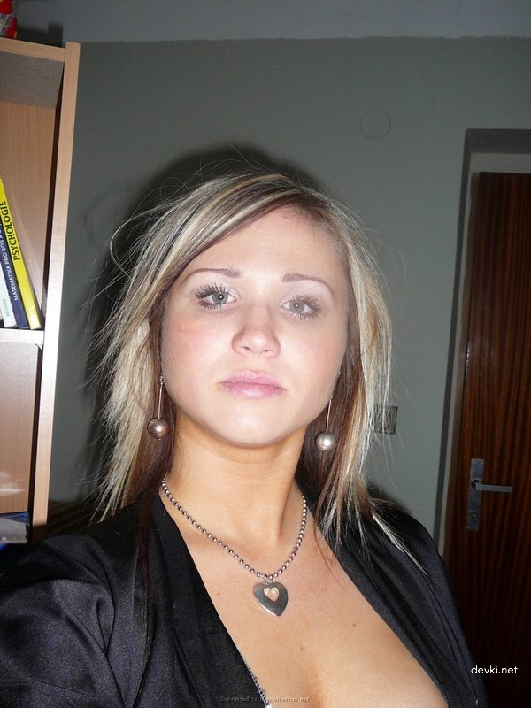 Big Tits Amateur Babe Exposed: Explicit Photos