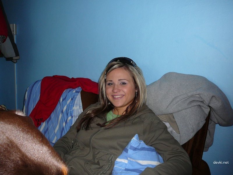 Big Tits Amateur Babe Exposed: Explicit Photos