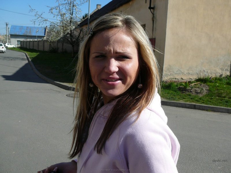 Big Tits Amateur Babe Exposed: Explicit Photos