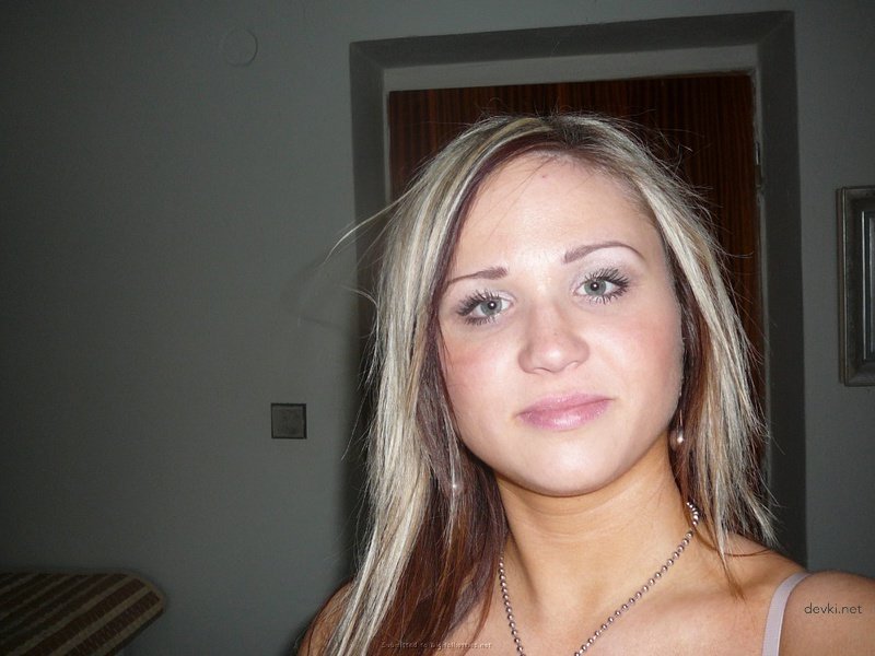 Big Tits Amateur Babe Exposed: Explicit Photos