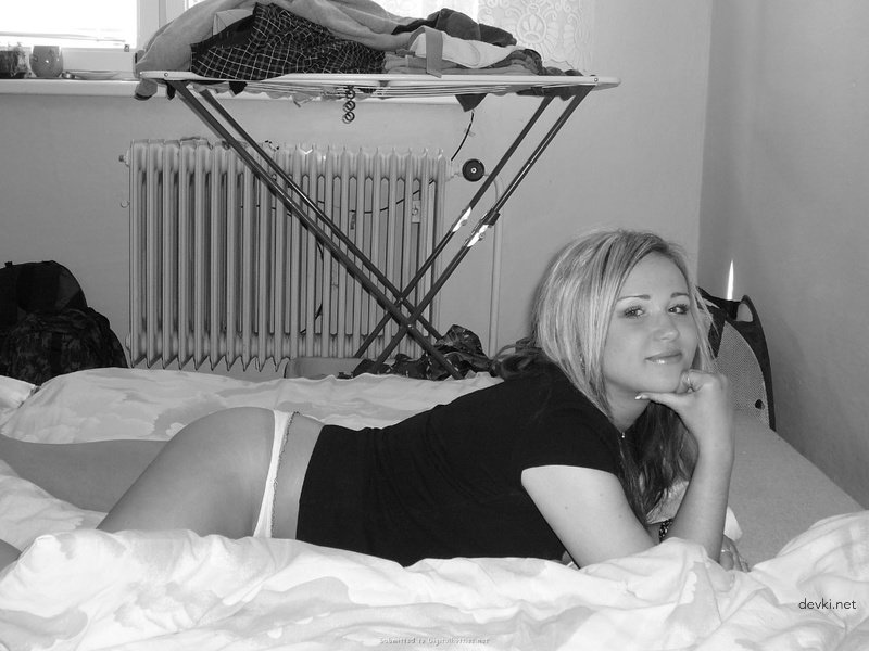 Big Tits Amateur Babe Exposed: Explicit Photos