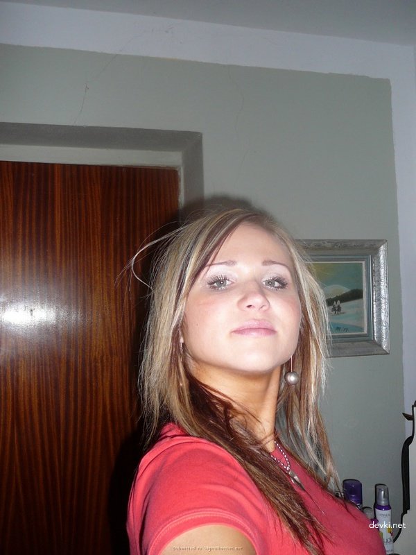 Big Tits Amateur Babe Exposed: Explicit Photos