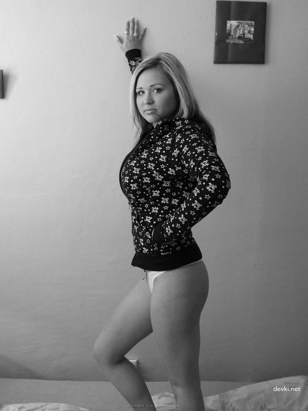 Big Tits Amateur Babe Exposed: Explicit Photos