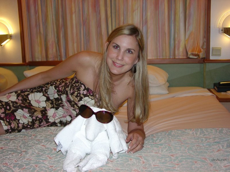 Amateur Honeymoon Porn Report: Explicit Newlywed Sex Pics