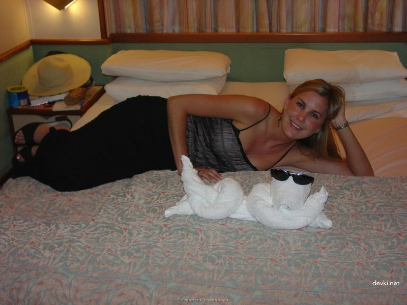 Amateur Honeymoon Porn Report: Explicit Newlywed Sex Pics