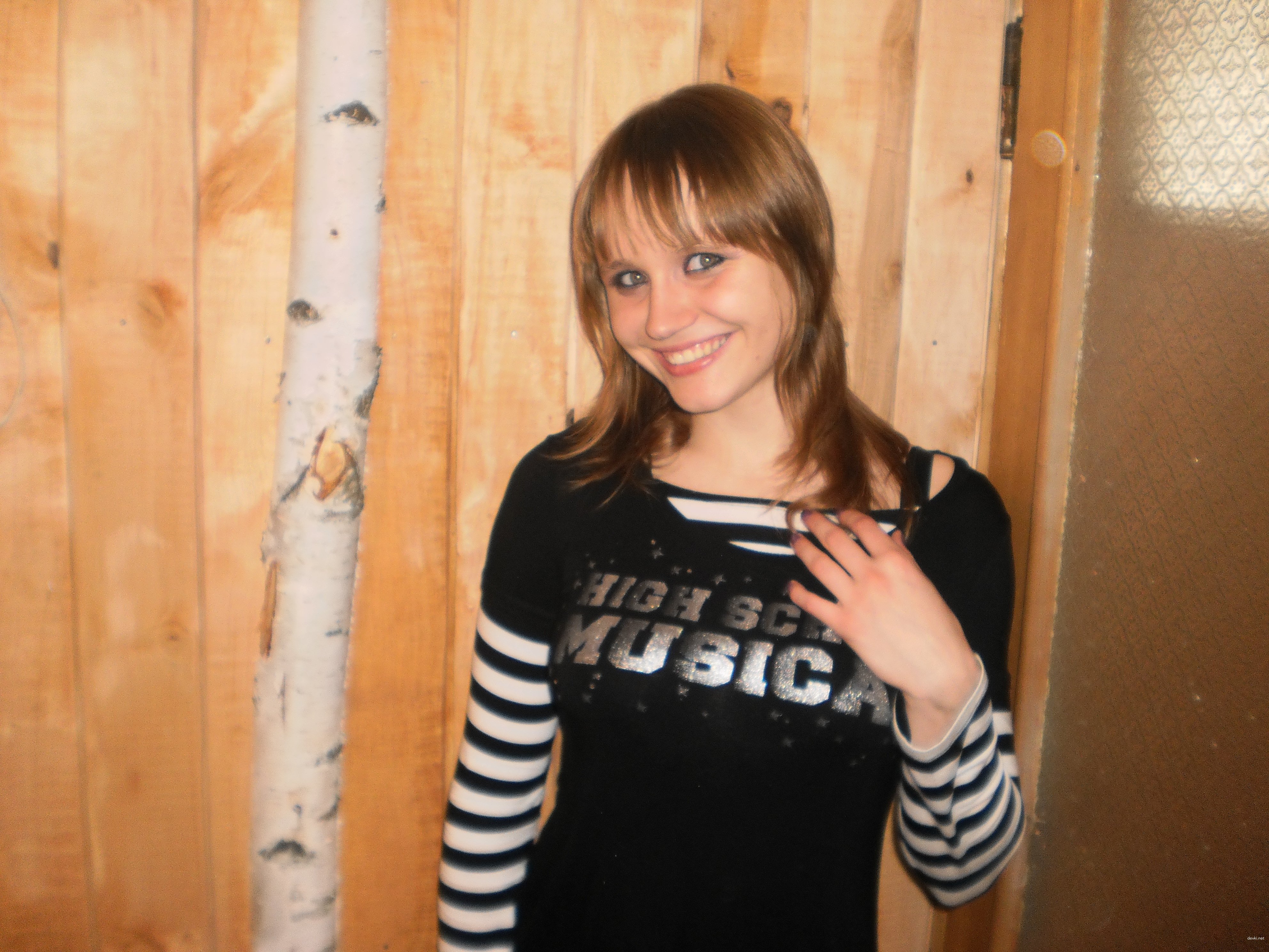 Young beauty flaunts firm tits in amateur porn pic