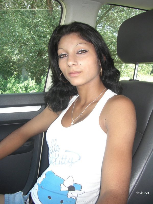 Explicit Close-Up of Amateur's Intimate Area - High-Quality Photo Display