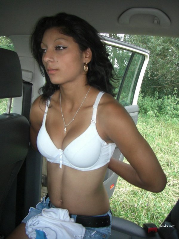 Explicit Close-Up of Amateur's Intimate Area - High-Quality Photo Display