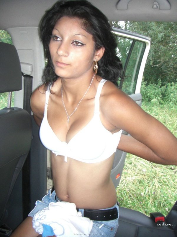 Explicit Close-Up of Amateur's Intimate Area - High-Quality Photo Display