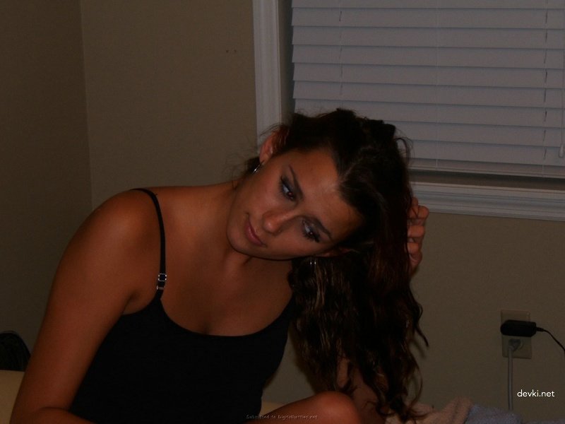 Raw Homemade Sex Tape: Explicit Amateur Porn Photos