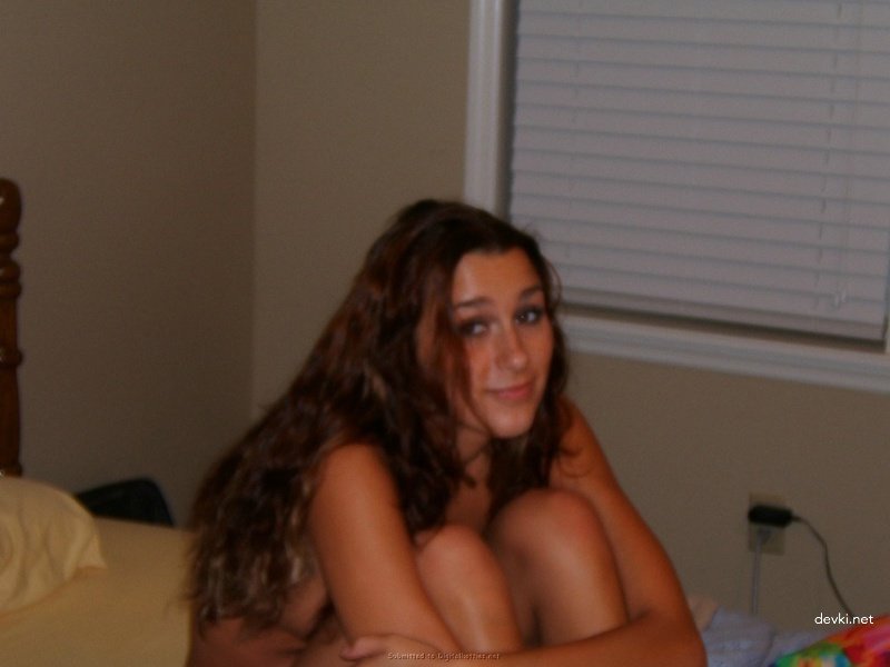 Raw Homemade Sex Tape: Explicit Amateur Porn Photos