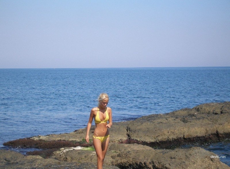 Hot Naked Young Woman Poses Sexually - Amateur Nude Photo