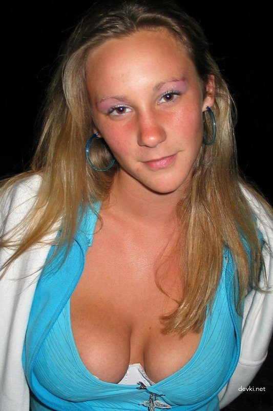 Curvy Girl Gives Blowjob - Amateur Porn Photo