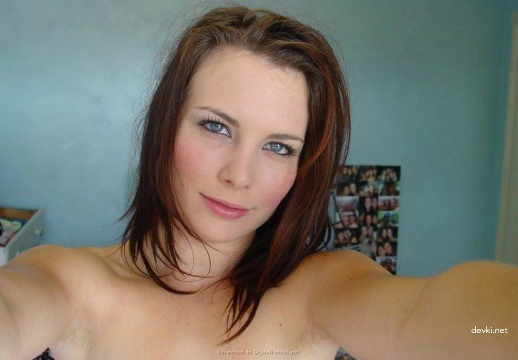 Explicit Amateur Selfie of Young Girl with Hairy Pussy