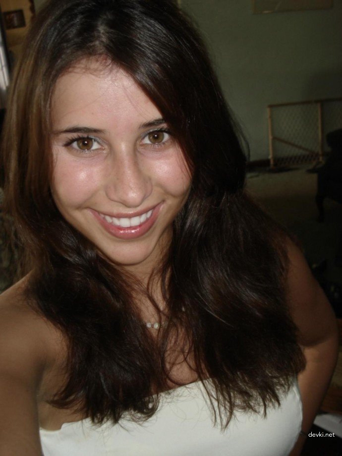 Private Photo of Gorgeous Chick: Explicit Amateur Shot