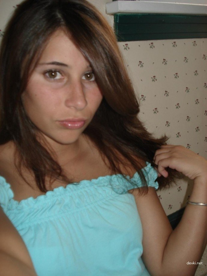 Private Photo of Gorgeous Chick: Explicit Amateur Shot