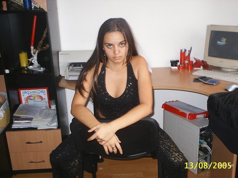 Naked College Girl Exposed: Amateur XXX Photo Shoot