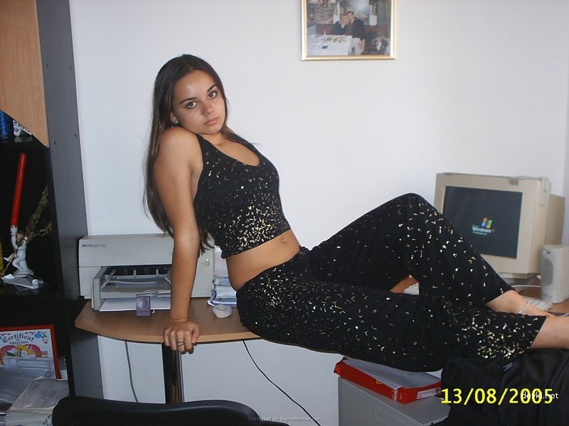 Naked College Girl Exposed: Amateur XXX Photo Shoot