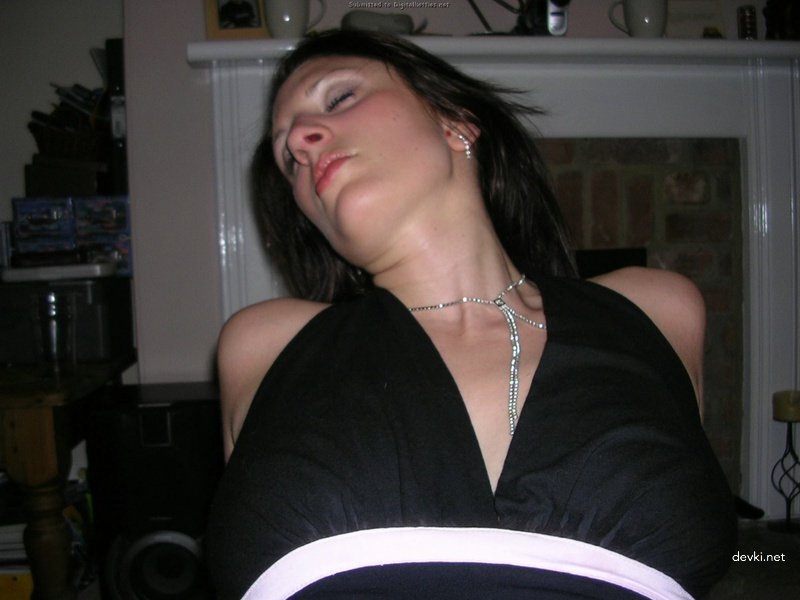 Man fucking wet pussy of his acquaintance - Amateur porn photo