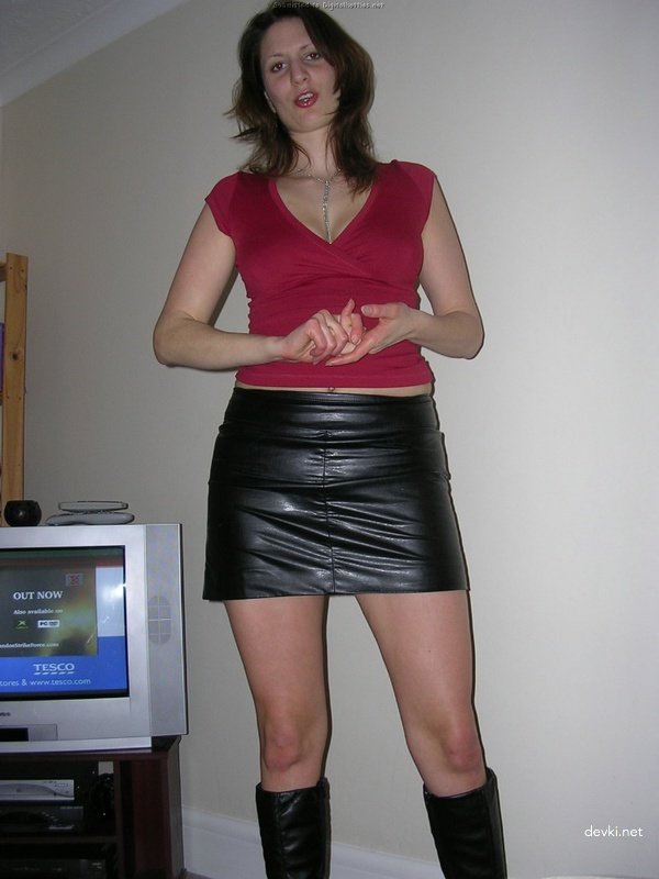 Man fucking wet pussy of his acquaintance - Amateur porn photo