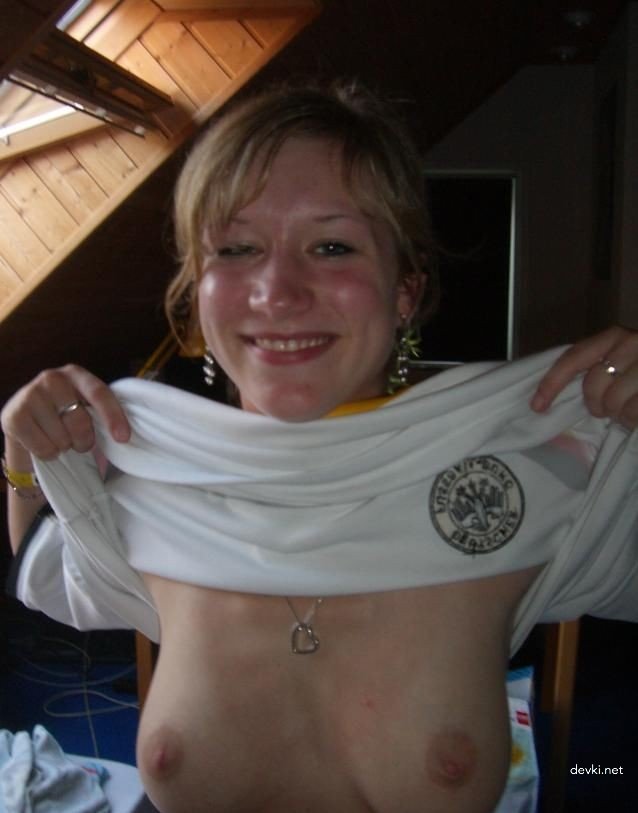 Hot Amateur Porn Pics of Sexy College Girl - Explicit Homemade Sex