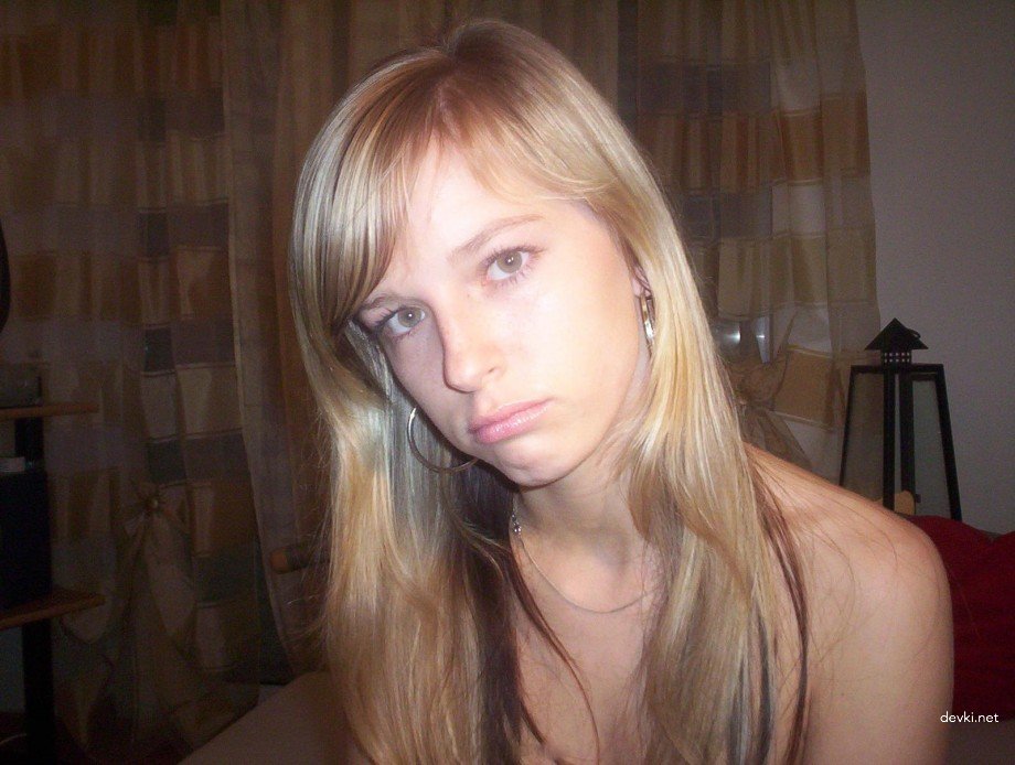 Hot young beauty poses naked and rides pussy on bottle in explicit amateur porn photo