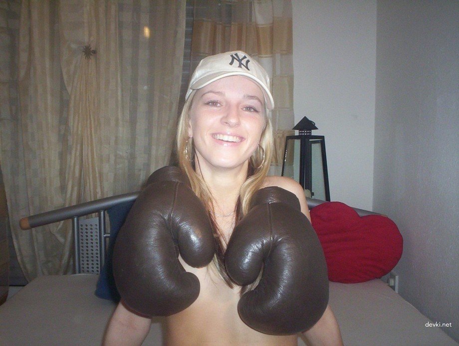 Hot young beauty poses naked and rides pussy on bottle in explicit amateur porn photo