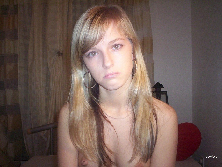 Hot young beauty poses naked and rides pussy on bottle in explicit amateur porn photo