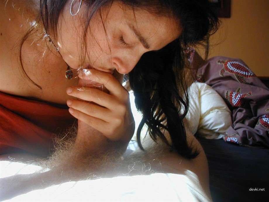 Amateur Blowjob: Hot Girl Gives Head in Explicit Porn Photo