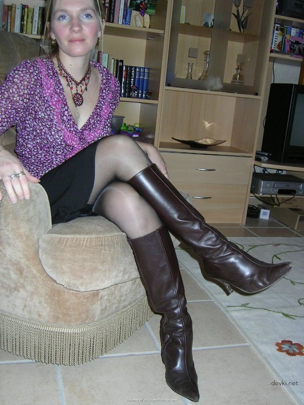 Amateur Woman in Boots Homemade Porn - Explicit XXX Photos