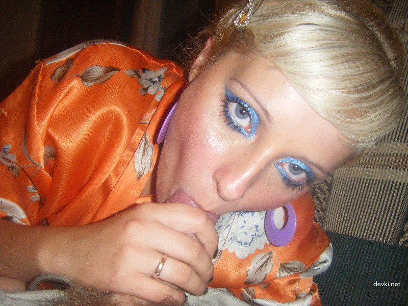 Seductive Beauty with Luscious Lips in Amateur Porn Photo Shoot