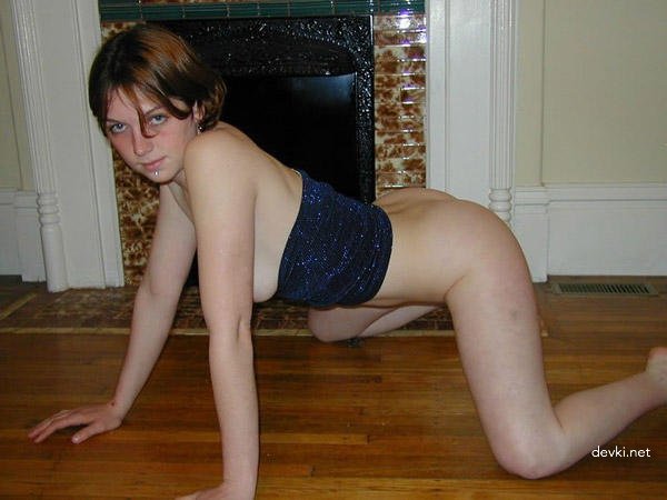 Phone Sex with Girlfriend: Hot Amateur Porn Pics