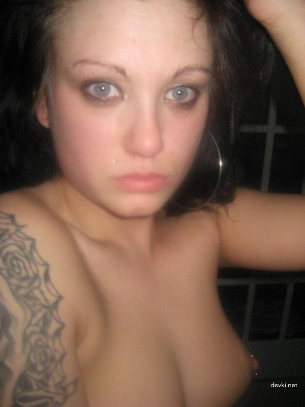 Raw Homemade Porn: Amateur Couple's Explicit XXX Photoshoot