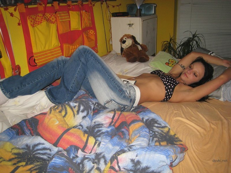 Amateur Guy Films His Girlfriend in Explicit Homemade Video